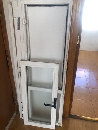 Ventana aluminio blanca 137x43 Segunda mano