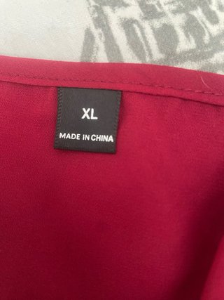 Camiseta tirantes roja anudada