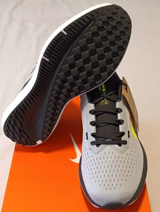 Zapatillas Nike Running Gris y Amarillo