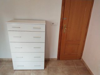 Se alquila habitación para CHICA en Gandía.