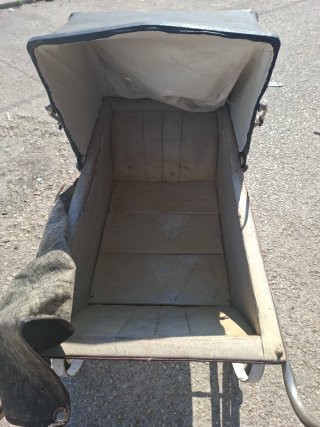Carrito de bebé antiguo