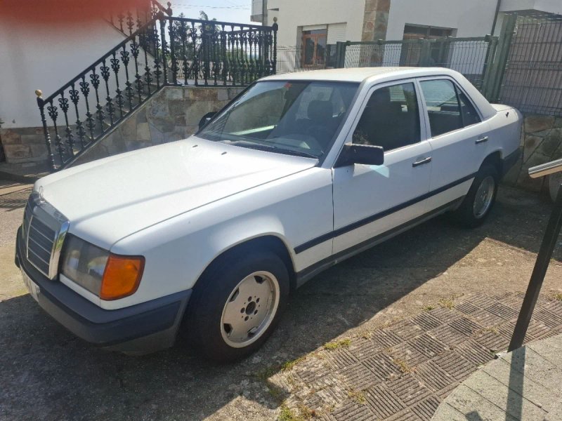 Mercedes-Benz Clase E 1988 - foto 1