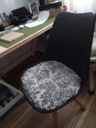 Cabecero de cama con silla tapizada a juego