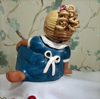 Muñeca de cerámica niña