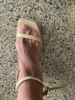 Sandalias cuña Zara beige