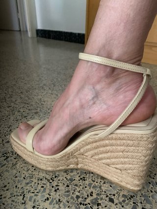 Sandalias cuña Zara beige