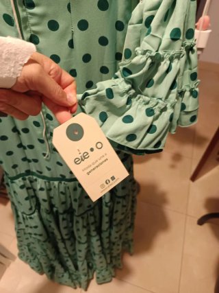 Traje de flamenca verde lunares nuevo.