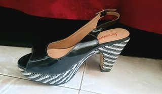Sandali Sarasion Vernice Nera Righe 38