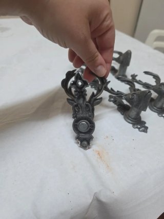 Appendiabiti da parete a testa di cervo in metallo estensibile