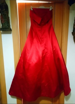 Vestido de fiesta rojo,comprado en tienda de traje