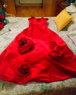 Vestido de fiesta rojo,comprado en tienda de traje