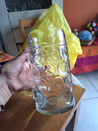 Boccale in vetro trasparente