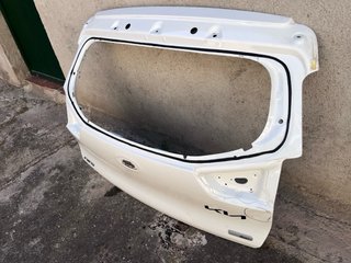 Portón trasero Kia Niro Blanco con pequeño golpe