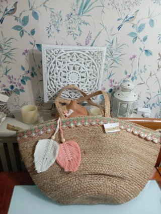 Bolsos de paja estilo boho decorados a mano