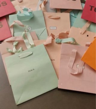 CAJAS TOUS CON BOLSAS PAPEL Y SACOS TELA CASCABEL