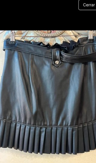 Falda Zara efecto piel negra