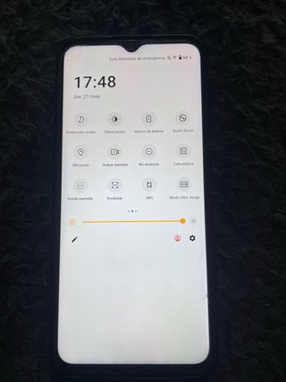 Funda y móvil negro