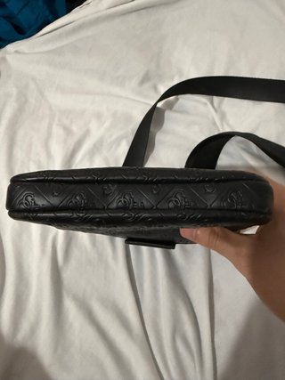 Bandolera Guess Negra