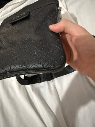 Bandolera Guess Negra