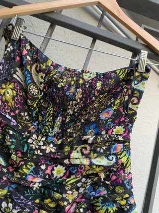Vestido corto de flores