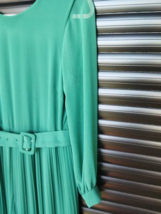Mono verde de fiesta/bodas