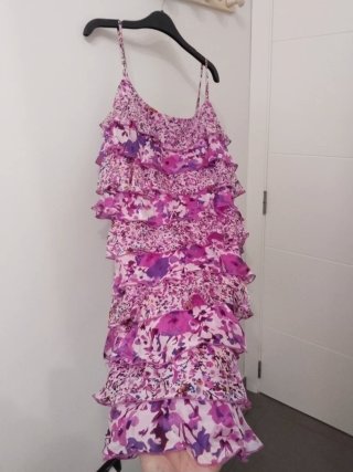 Vestido de fiesta con volantes. Tejido Seda ligero