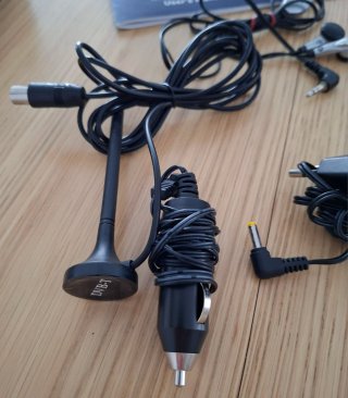 DVD Portátil TDT Blusens P54 con Accesorios