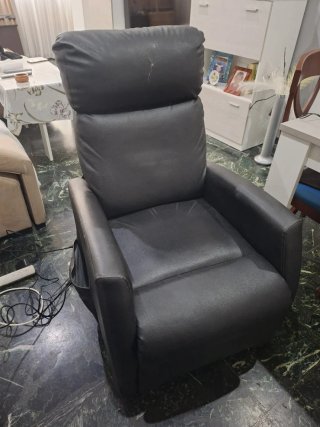 Sillón reclinable y masajeador negro