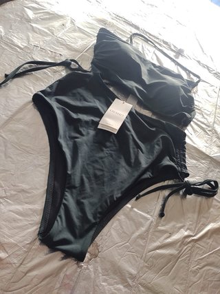 Bikini Oysho Negro/Verde Oliva