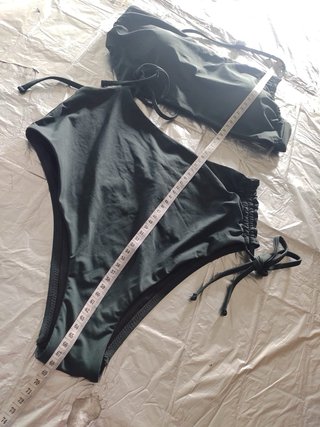 Bikini Oysho Negro/Verde Oliva