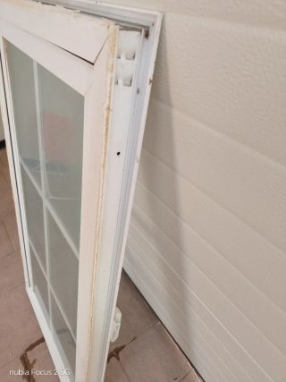 Ventana blanca con marco para hueco 110*60