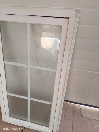 Ventana blanca con marco para hueco 110*60