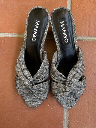 Sandalias Mango de tacón gris