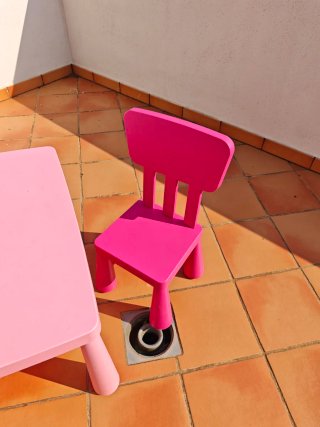 Mesa y 2 sillas infantiles IKEA rosa