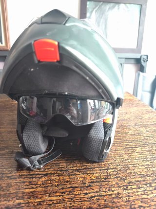 2 Cascos de moto MT Helmets iguales tallas L y M