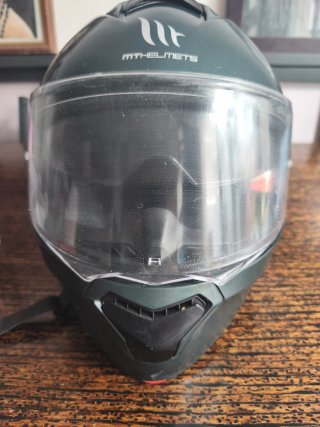 2 Cascos de moto MT Helmets iguales tallas L y M
