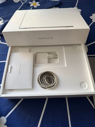 MacBook Air M2 256GB Plata