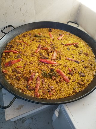 se hacen paellas por encargo de todo tipo