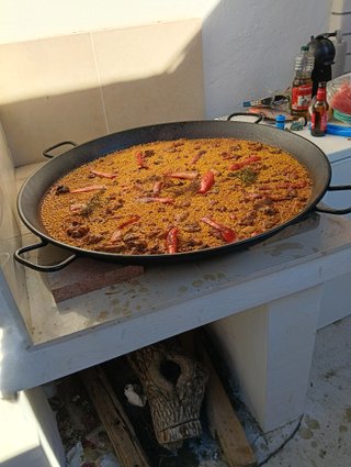 se hacen paellas por encargo de todo tipo