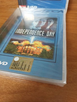 Lotto 2 DVD Sigillati: Independence Day,Nato il 4