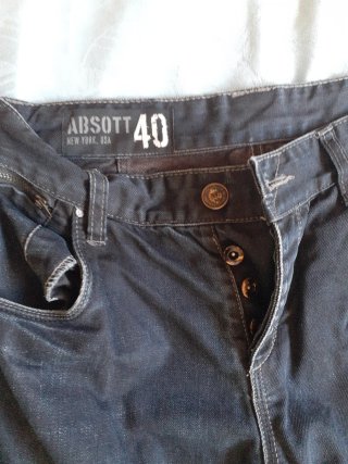 Pantalón vaquero oscuro