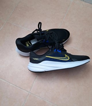 Zapatillas Nike Running Negras y Amarillas