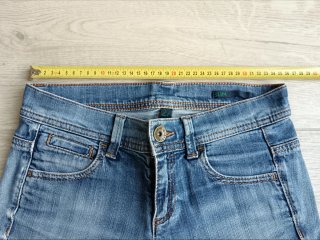 Jeans corti strappati