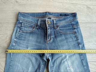 Jeans corti strappati