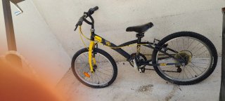 2 Bicicletas un infantil ruedas desinfladas