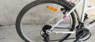 2 Bicicletas un infantil ruedas desinfladas