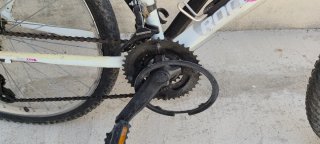2 Bicicletas un infantil ruedas desinfladas