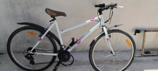 2 Bicicletas un infantil ruedas desinfladas