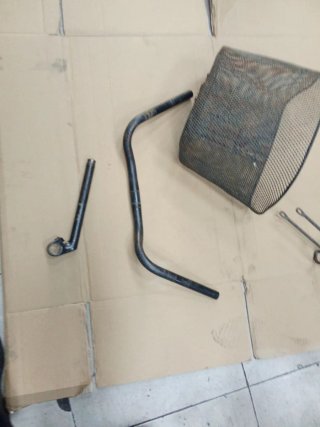 Lote componentes bicicleta: cesta, manillar, porta