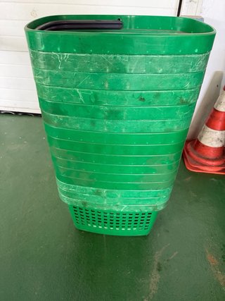 Cestas de supermercado verdes
